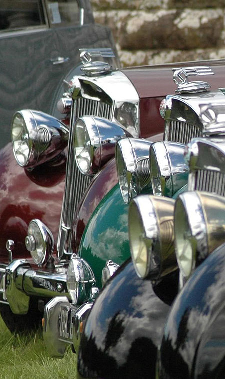 Zdjęcie kolorowych samochodów marki Triumph Renown